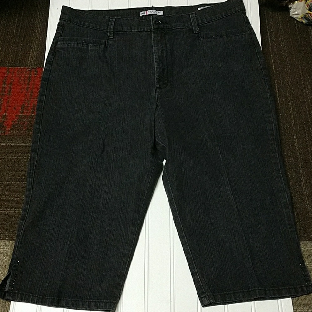 Plus-size Capri's
